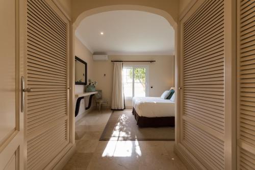 Ένα ή περισσότερα κρεβάτια σε δωμάτιο στο Villas Alondra
