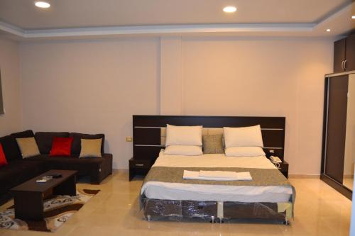 
A bed or beds in a room at Panda Hotel Apartments
