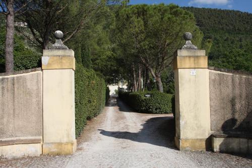a pair of stone barriers on a path at Villa del Cardinale in Spoleto