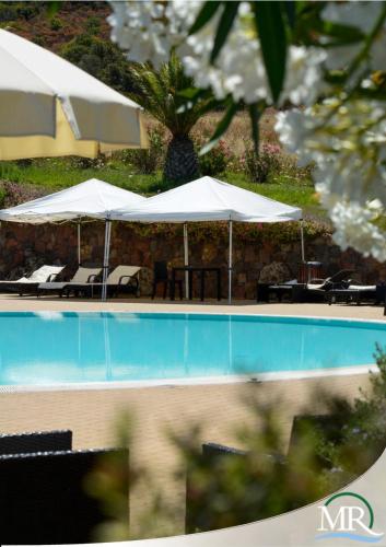 Bazén v ubytování Residence Hotel Monte Ricciu nebo v jeho okolí