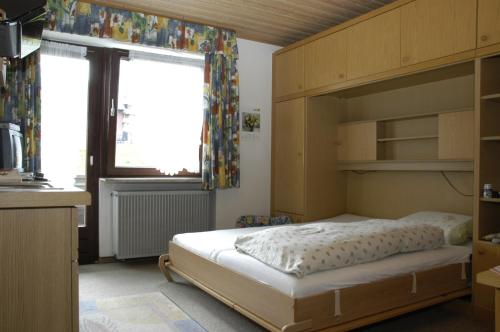 a bedroom with a bunk bed and a window at Gästehaus Winsauer in Mittelberg