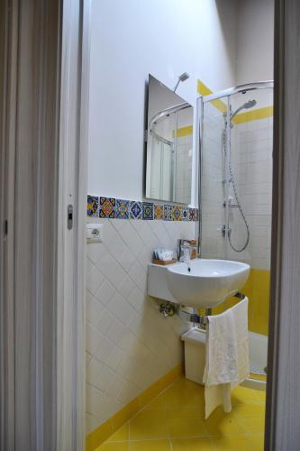 a bathroom with a sink and a mirror at Songbird in Agerola