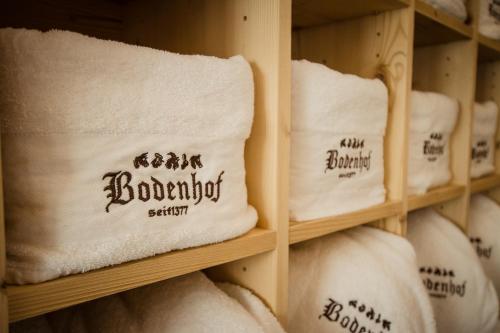a shelf filled with lots of white towels at Bodenhof Ferienwohnungen in Fieberbrunn