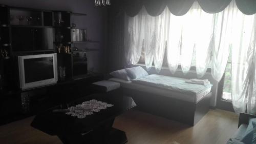 En eller flere senger på et rom på Domaćinstvo Opavski