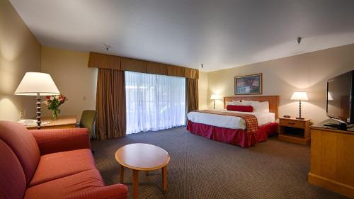 Ліжко або ліжка в номері Best Western Plus Inn Scotts Valley