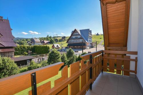 a balcony with a view of a town at Pokoje Gościnne Estilo in Witów