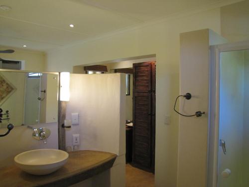 Kylpyhuone majoituspaikassa Afrikhaya Guest House