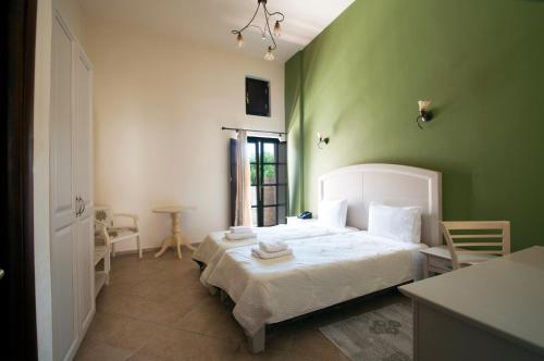 Postel nebo postele na pokoji v ubytování Areos Polis Boutique Hotel