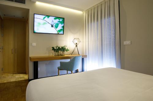Una televisión o centro de entretenimiento en Hotel Val Convention