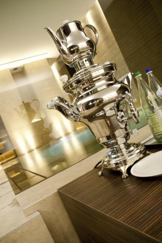 a silver trophy sitting on top of a table at Hotel Queen Mary in Cattolica