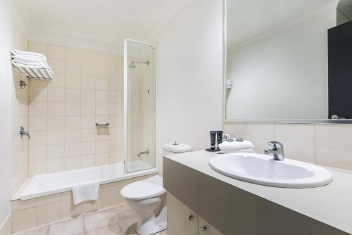 ห้องน้ำของ Quality Apartments Melbourne Central