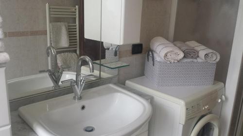 A bathroom at Appartamento del Parco