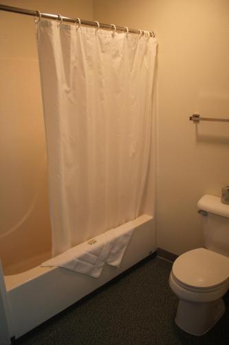 Gallery image of Ocean Shores Hotel in Homer