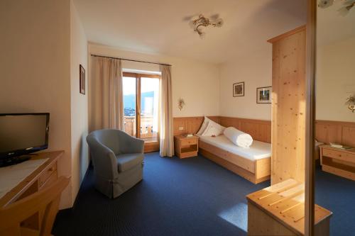 Parc Hotel Tyrol tesisinde bir odada yatak veya yataklar