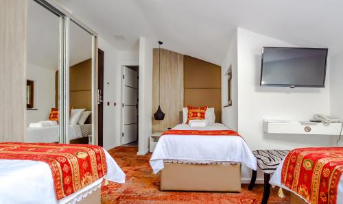 מיטה או מיטות בחדר ב-Heritage Hotel Gate of Sarajevo