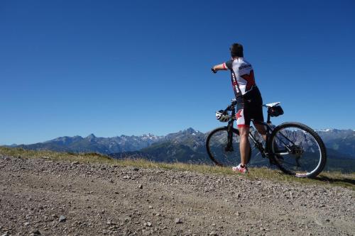 Alpen Gasthof Apartments Hohe Burgの敷地内または近くで楽しめるサイクリング