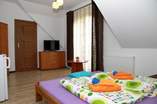 a bedroom with a large bed with towels on it at Pokoje do Wynajęcia - Sen na Mazurach in Mikołajki