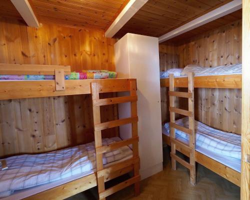 Ένα ή περισσότερα κρεβάτια σε δωμάτιο στο Toftenes Sjøhuscamping