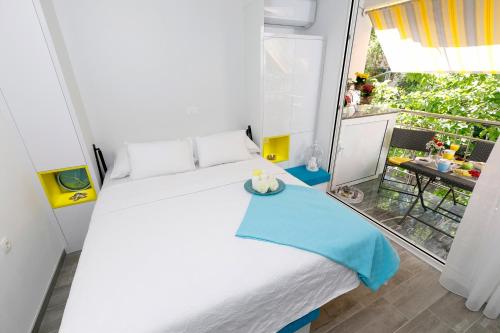 a small bedroom with a bed and a balcony at Rose Apartment in Split