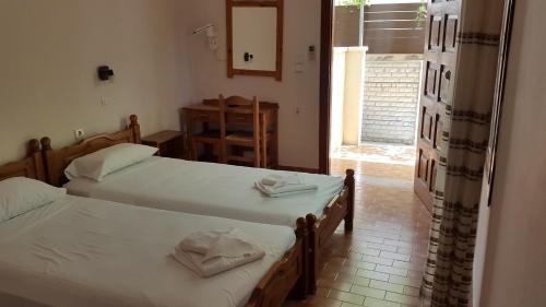 Katil atau katil-katil dalam bilik di Stelios Rooms