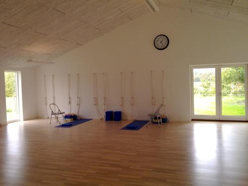 Gimnasio o instalaciones de fitness de Sov Godt i Arnborg Bed & Breakfast