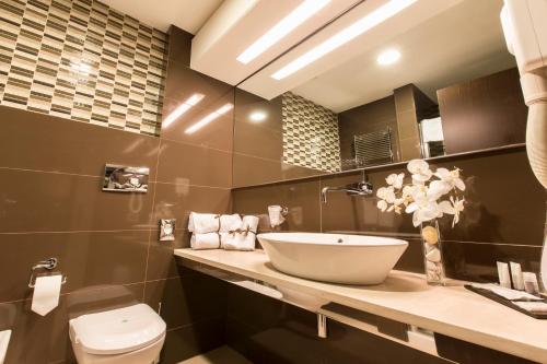 a bathroom with a sink and a toilet at Just Hotel Lomazzo Fiera in Lomazzo