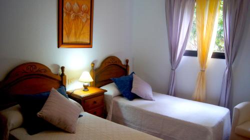 En eller flere senge i et værelse på Finca la Rubina