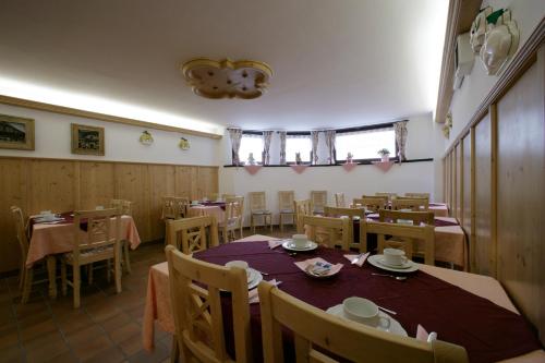 A restaurant or other place to eat at Hotel Garni Gonzaga