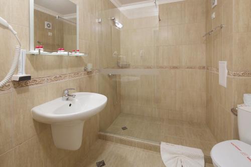A bathroom at Mena Palace Hotel - All Inclusive