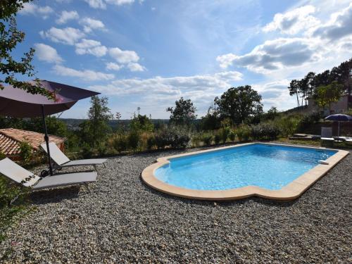 Impressive villa overlooking the hill – Photos 4