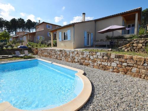 Impressive villa overlooking the hill – Photos 3