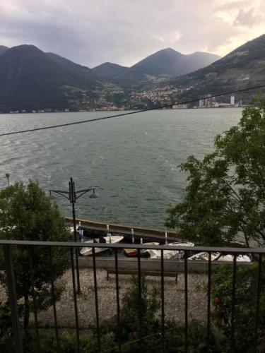 Gallery image of Appartamento Terrazza sul Porto in Monte Isola