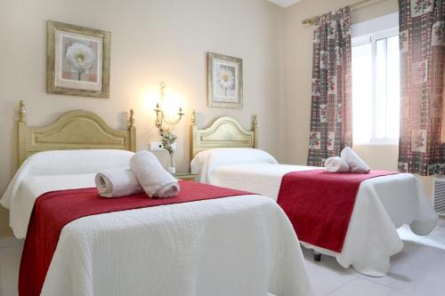 Postel nebo postele na pokoji v ubytování Hostal Victoria