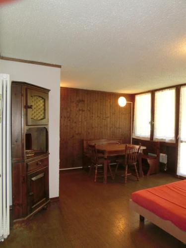 Postel nebo postele na pokoji v ubytování Bilocali Alberti - Des Alpes