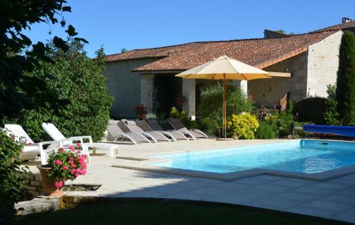 Photo de la galerie de l'établissement Gite Lune de Miel, à Saint-Hilaire-de-Villefranche