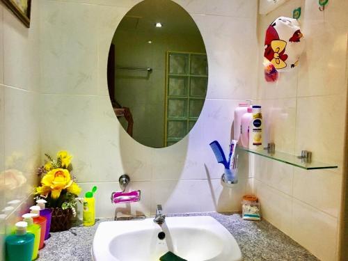 Ett badrum på Rayong Condochain by Rainbow