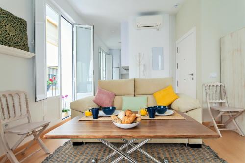 Hostly Acetres 1A loft in city center, comunal terrace, fibre,parking optional