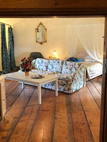 a living room with a couch and a table at Stora Djulö Vandrarhem in Katrineholm
