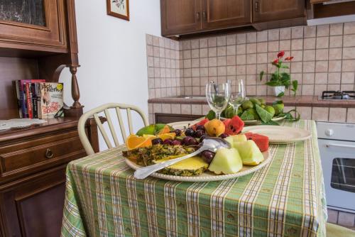 a plate of fruit on a table in a kitchen at Agriturismo Salinola in Ostuni
