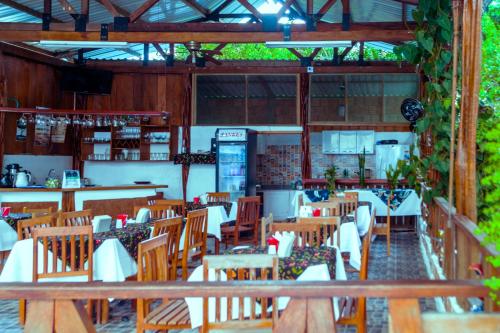 a dining area with tables, chairs, and umbrellas at Hotel Utüane in Leticia