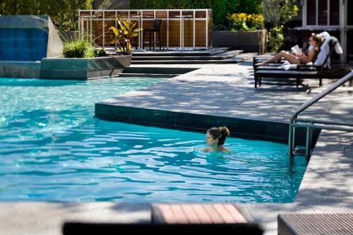 a little girl swimming in a swimming pool at Hotel Bonaventure Montreal in Montréal