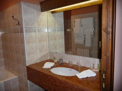 Koupelna v ubytování Hôtel Sainte Foy