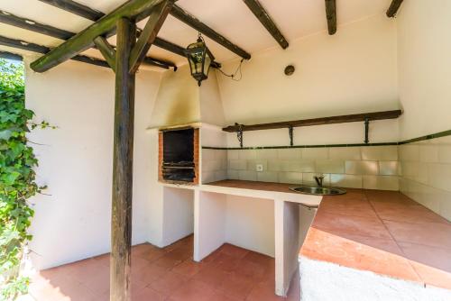 a kitchen with a counter and a sink in a room at Huerta la Pimentada in Palma del Río