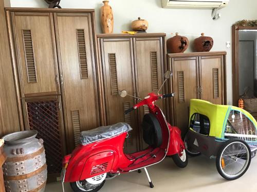 a red scooter with a cart in a room at Emaly Homestay in Taitung City