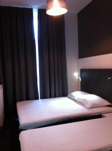 Cama o camas de una habitación en Hotel Vossius Vondelpark