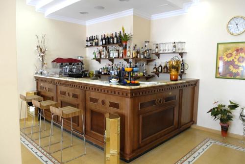Lounge alebo bar v ubytovaní Hotel Paradiso Delle Madonie