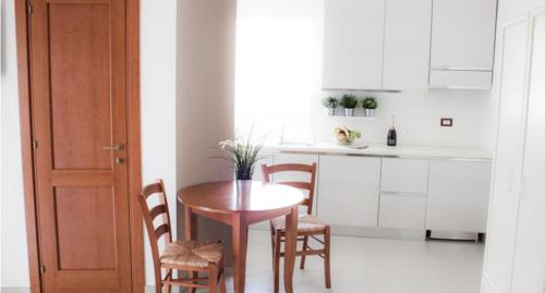 Una cocina o cocineta en A Casa di Amici