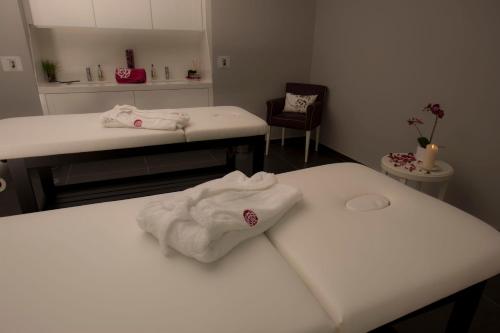 a room with two beds with white towels on them at Primavera Perfume Hotel in Vidago