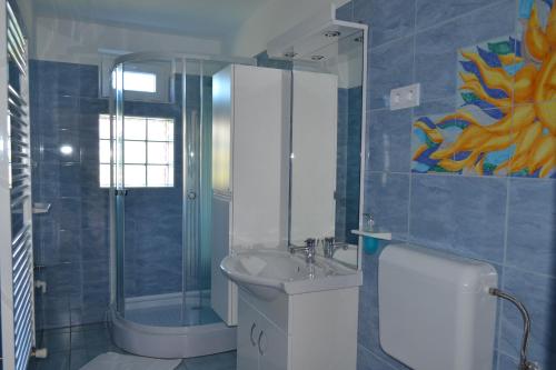 Villa Venezia tesisinde bir banyo