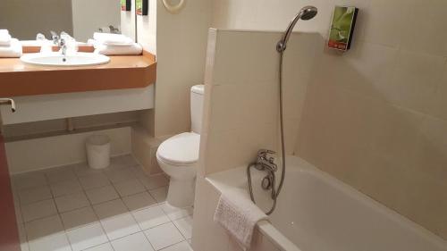 Salle de bains dans l'établissement urban by balladins Perpignan